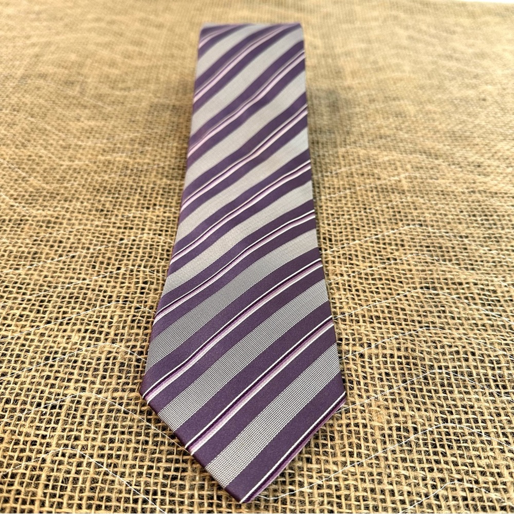 Hugo Boss 100% Silk Purple and Gray Diagonal Striped‎ Tie 3.5 in X 58 in